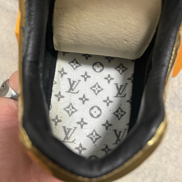 Fair Used Men Size 9 (Euro Sz 42) Louis Vuitton Run Away Sneakers Monogram Logo - Picture 13 of 16